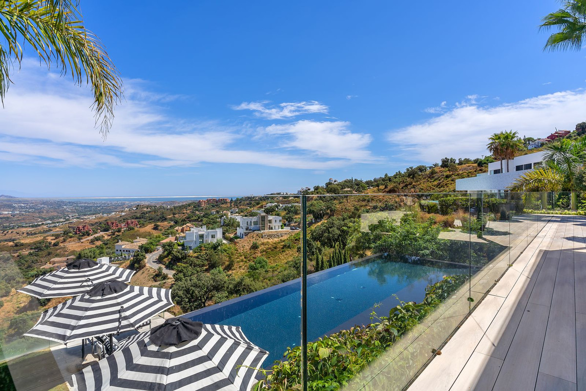 Villas de 5 dormitorios en venta en La Mairena – R5150443