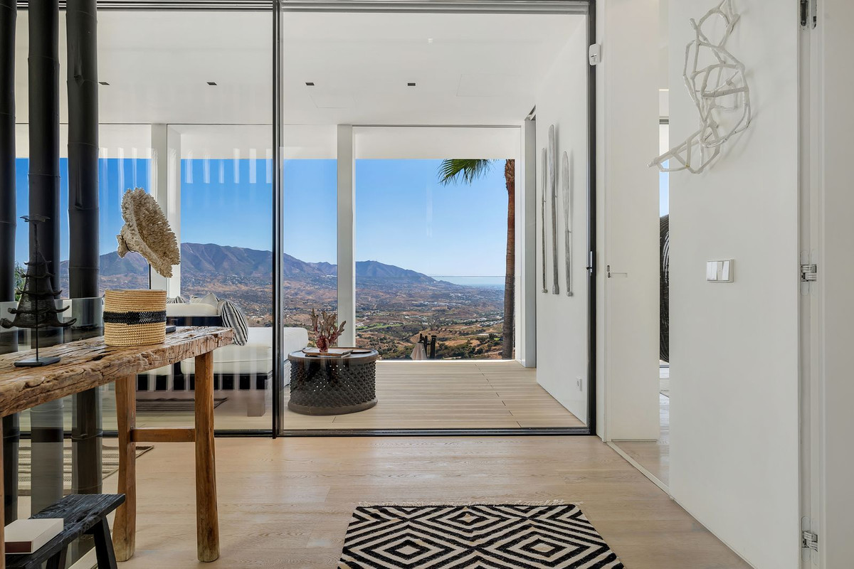 Villas de 5 dormitorios en venta en La Mairena – R5150443