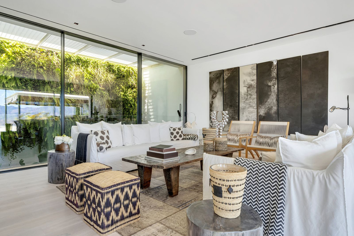 Villas de 5 dormitorios en venta en La Mairena – R5150443