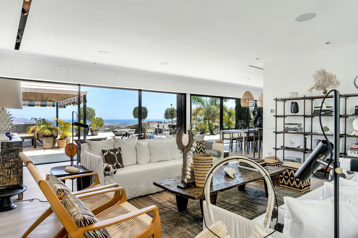 Villas de 5 dormitorios en venta en La Mairena – R5150443