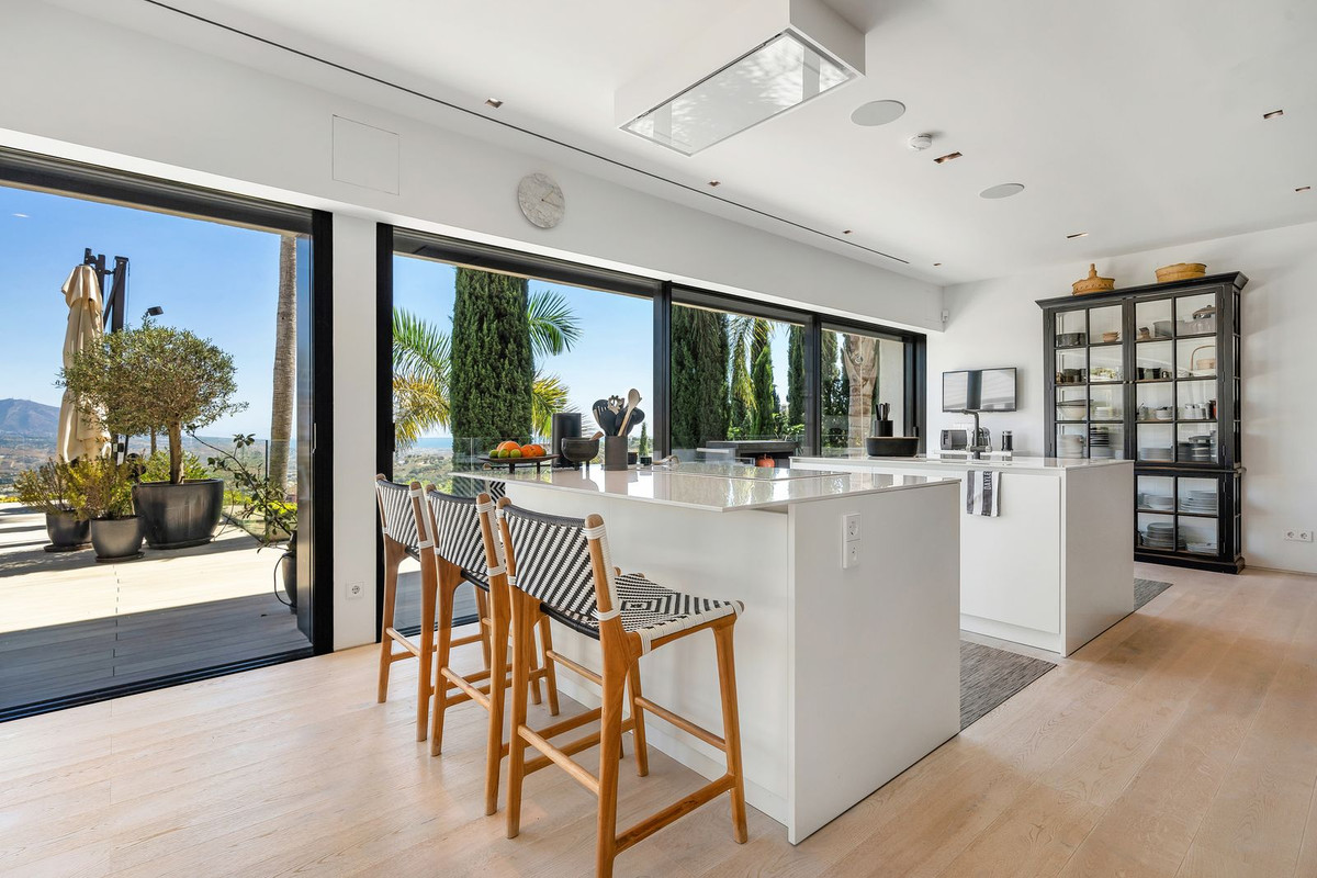 Villas de 5 dormitorios en venta en La Mairena – R5150443