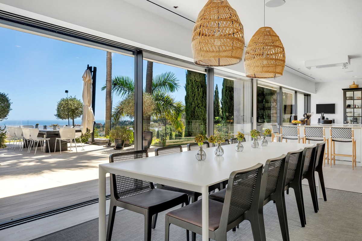 Villas de 5 dormitorios en venta en La Mairena – R5150443