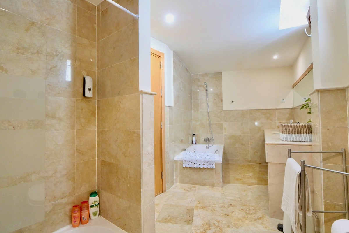3 bedroom Penthouses for sale in Altos de los Monteros – R5167216