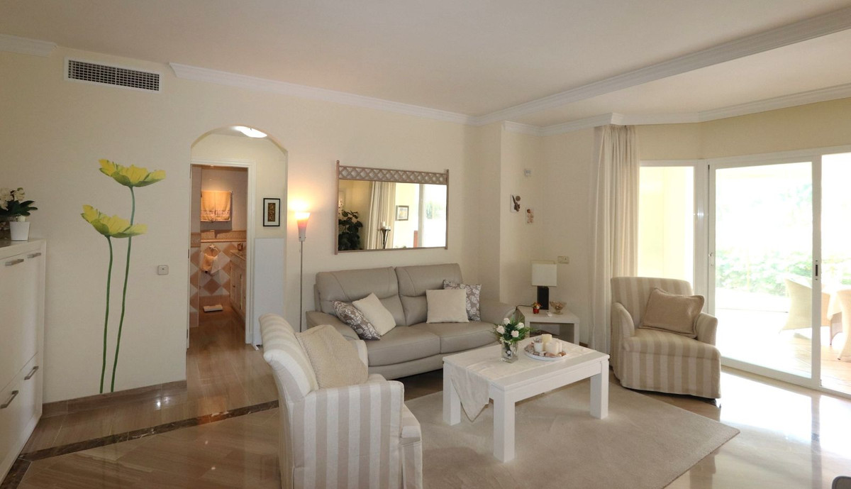 Apartamentos de 2 dormitorios en venta en Elviria – R5167141