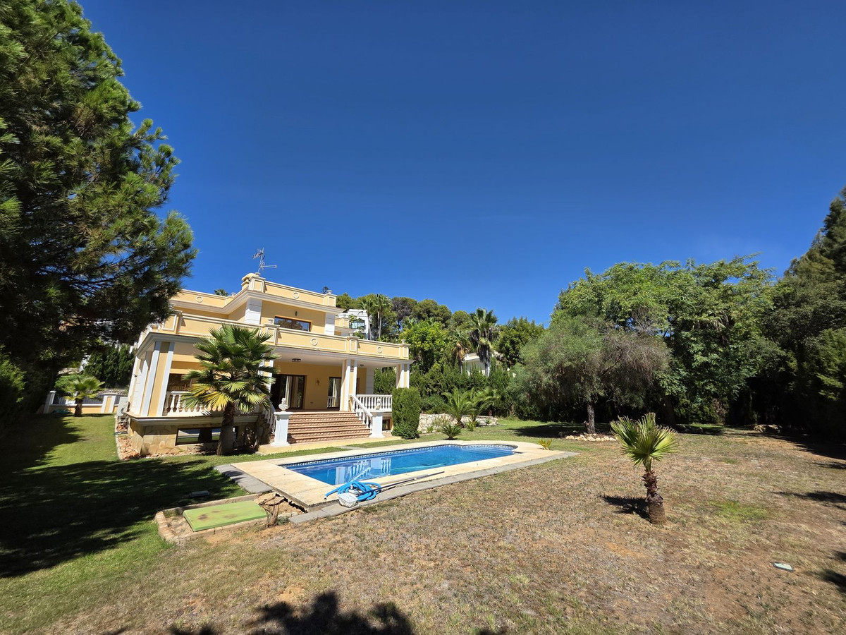 4 bedroom Villas for sale in Las Chapas – R4765366