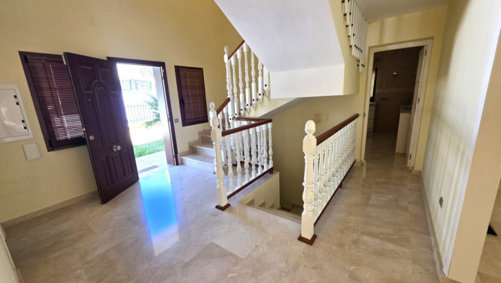 4 bedroom Villas for sale in Las Chapas – R4765366 in 