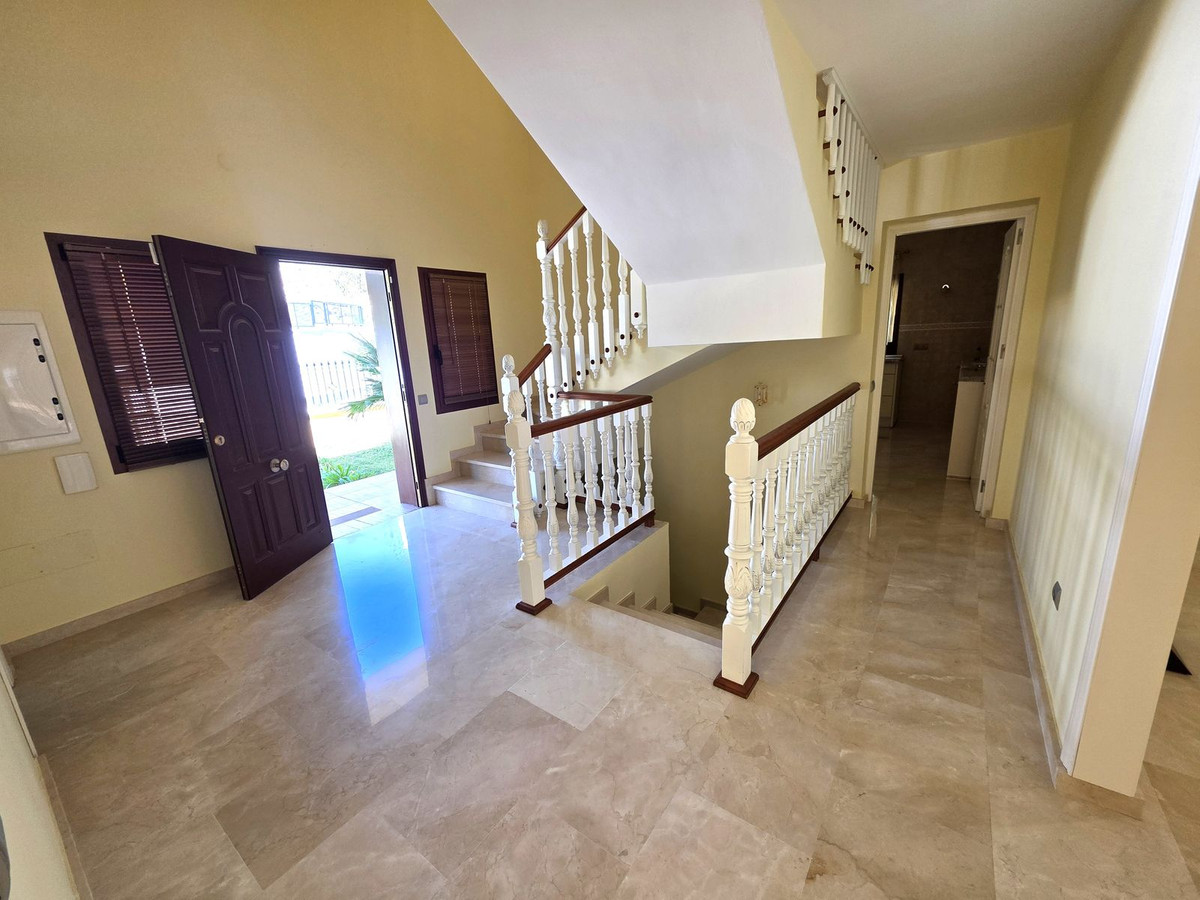 4 bedroom Villas for sale in Las Chapas – R4765366