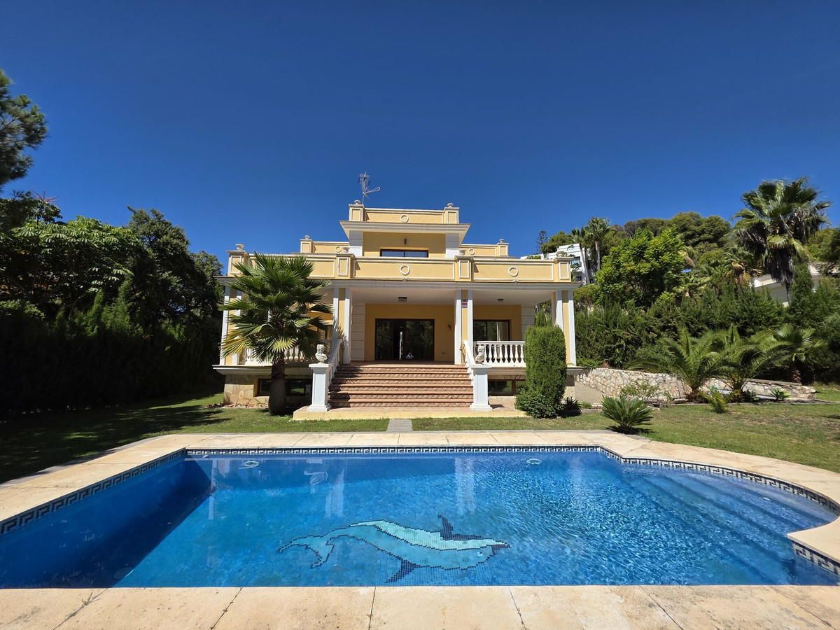 4 bedroom Villas for sale in Las Chapas – R4765366