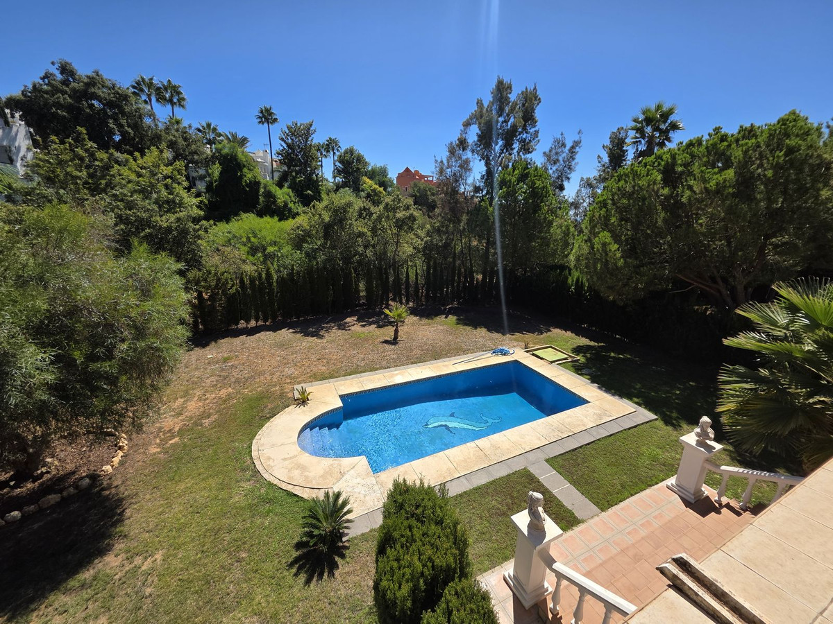 4 bedroom Villas for sale in Las Chapas – R4765366