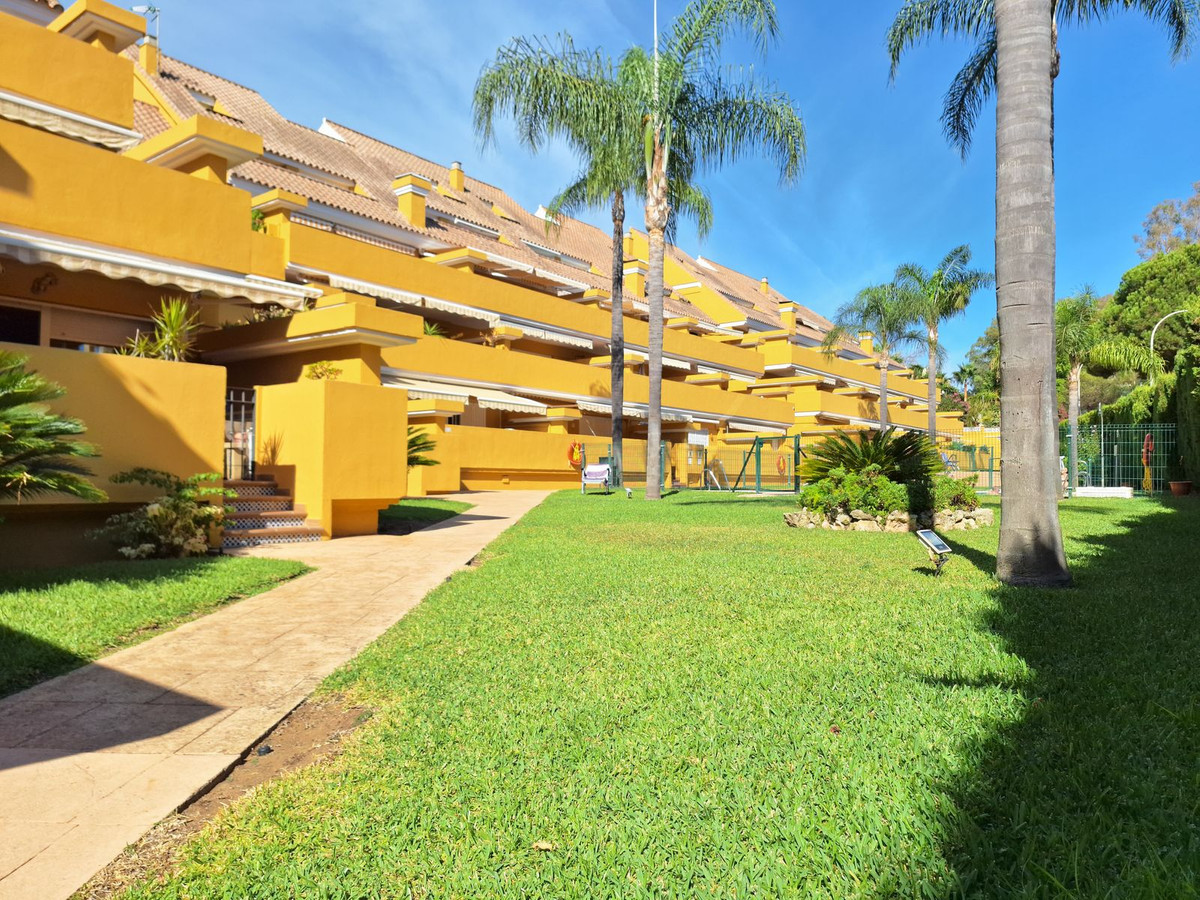 Apartamentos de 2 dormitorios en venta en Elviria – R5160229