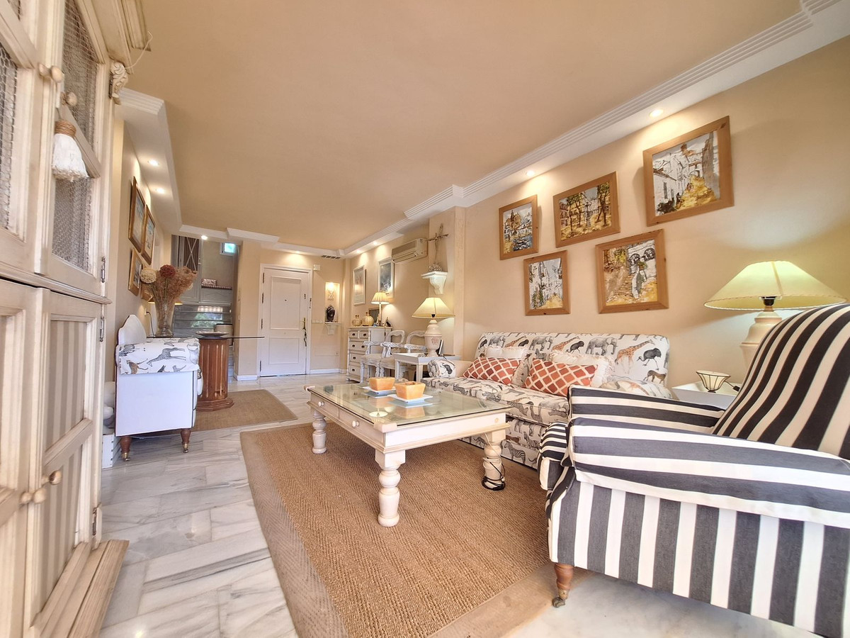 Apartamentos de 2 dormitorios en venta en Elviria – R5160229