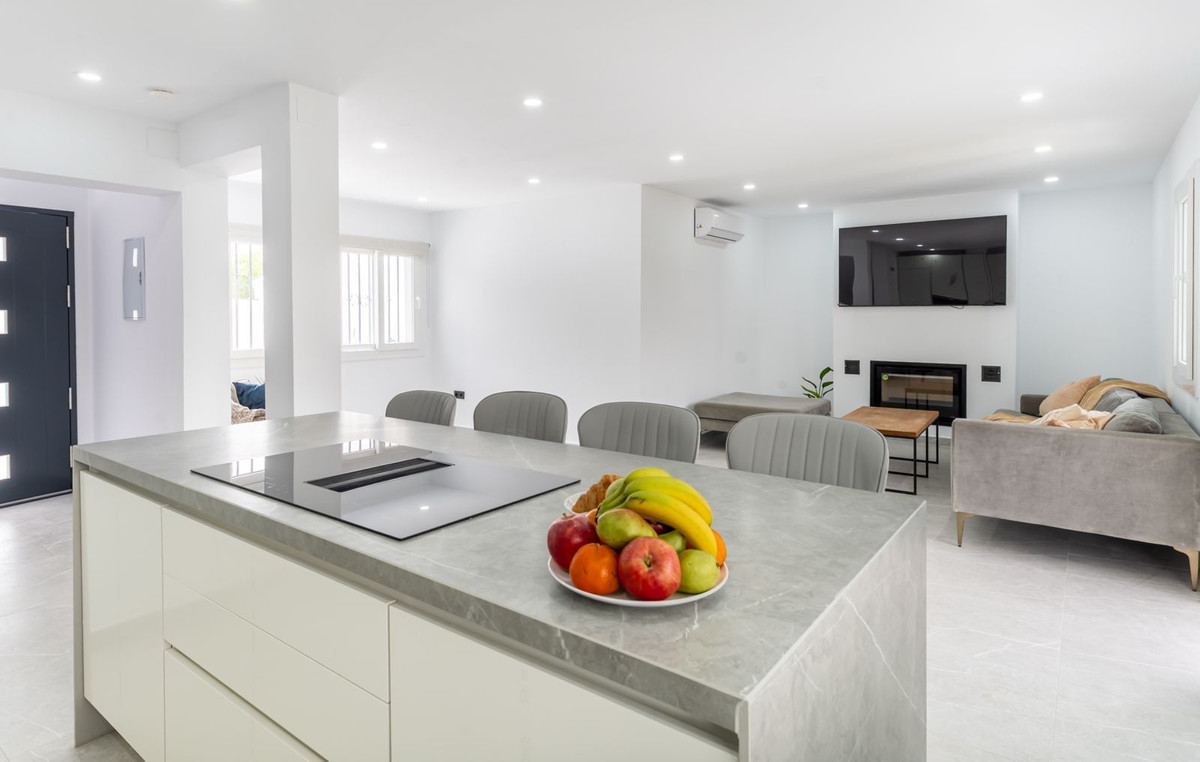 3 bedroom Townhouses for sale in Calahonda – R5160340