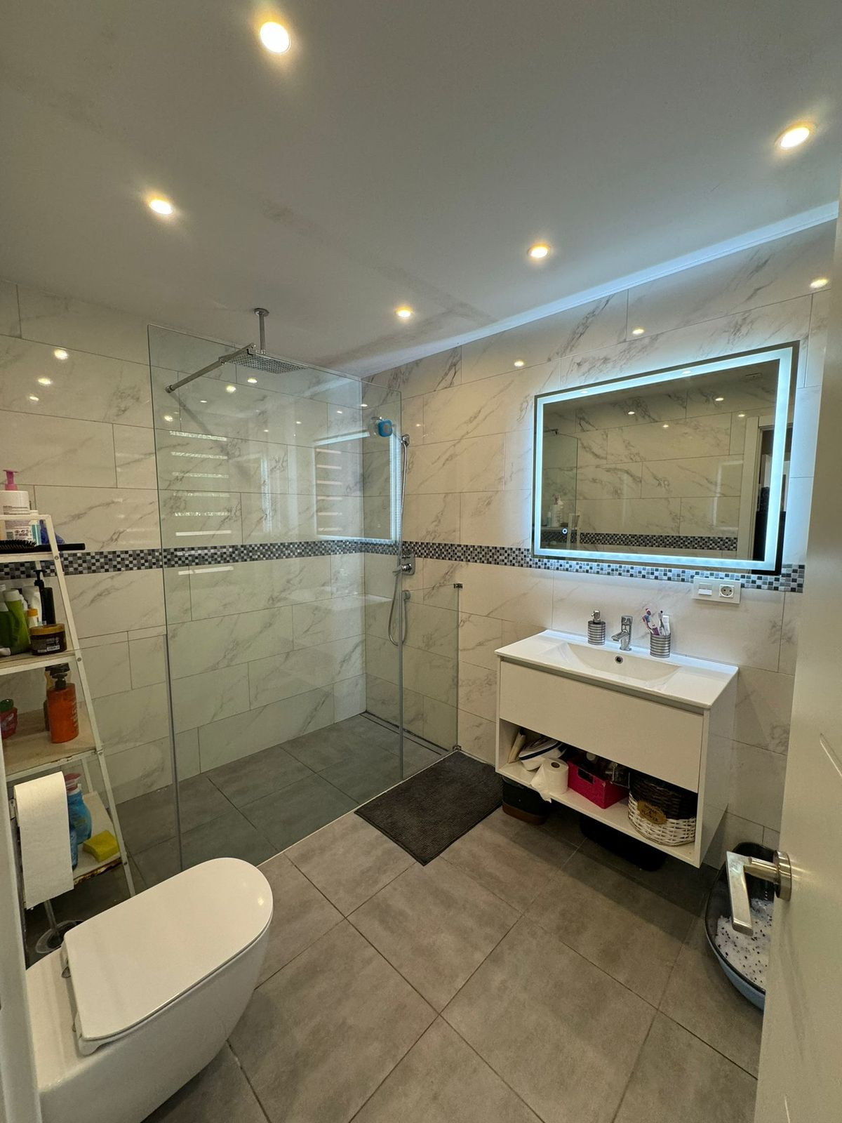 5 bedroom Villas for sale in Selwo – R5010481