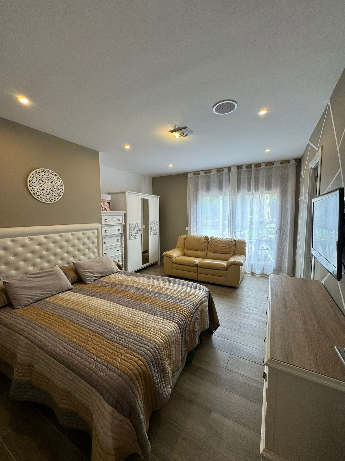 5 bedroom Villas for sale in Selwo – R5010481