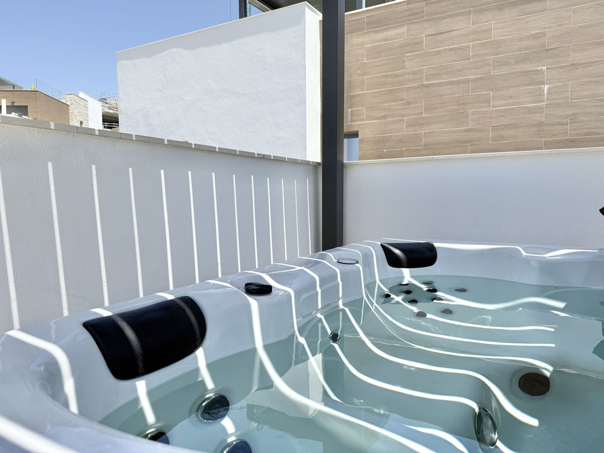 Aticos de 3 dormitorios en venta en Cabopino – R5118937