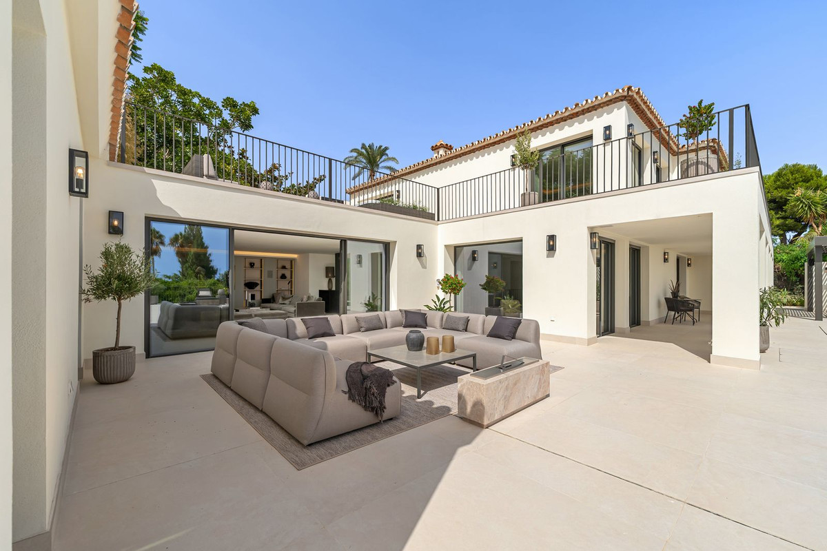 5 bedroom Villas for sale in Milla de Oro – R5159374
