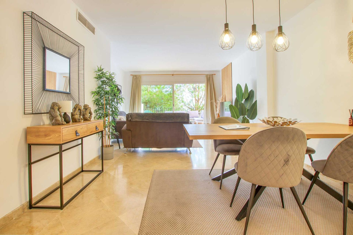 Apartamentos de 2 dormitorios en venta en Calahonda – R5187685