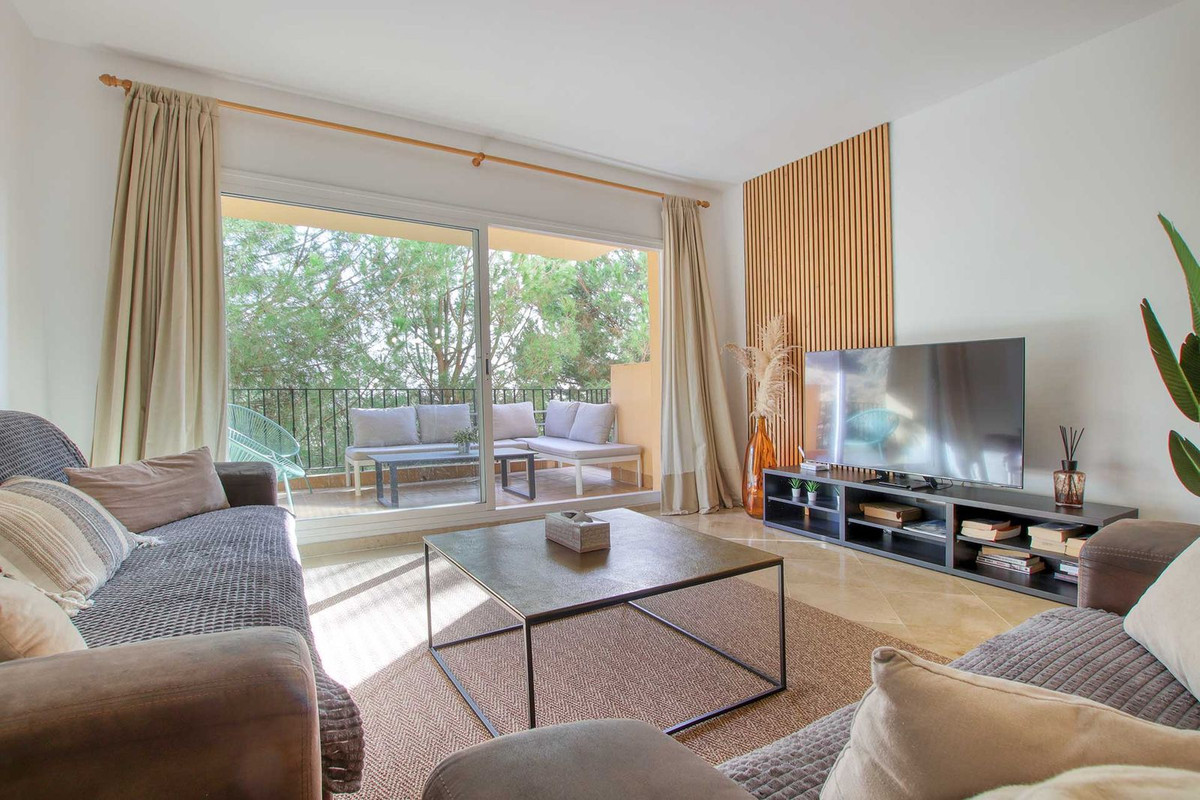 Apartamentos de 2 dormitorios en venta en Calahonda – R5187685