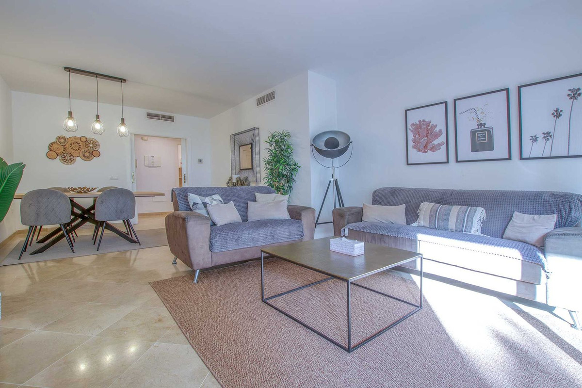 Apartamentos de 2 dormitorios en venta en Calahonda – R5187685