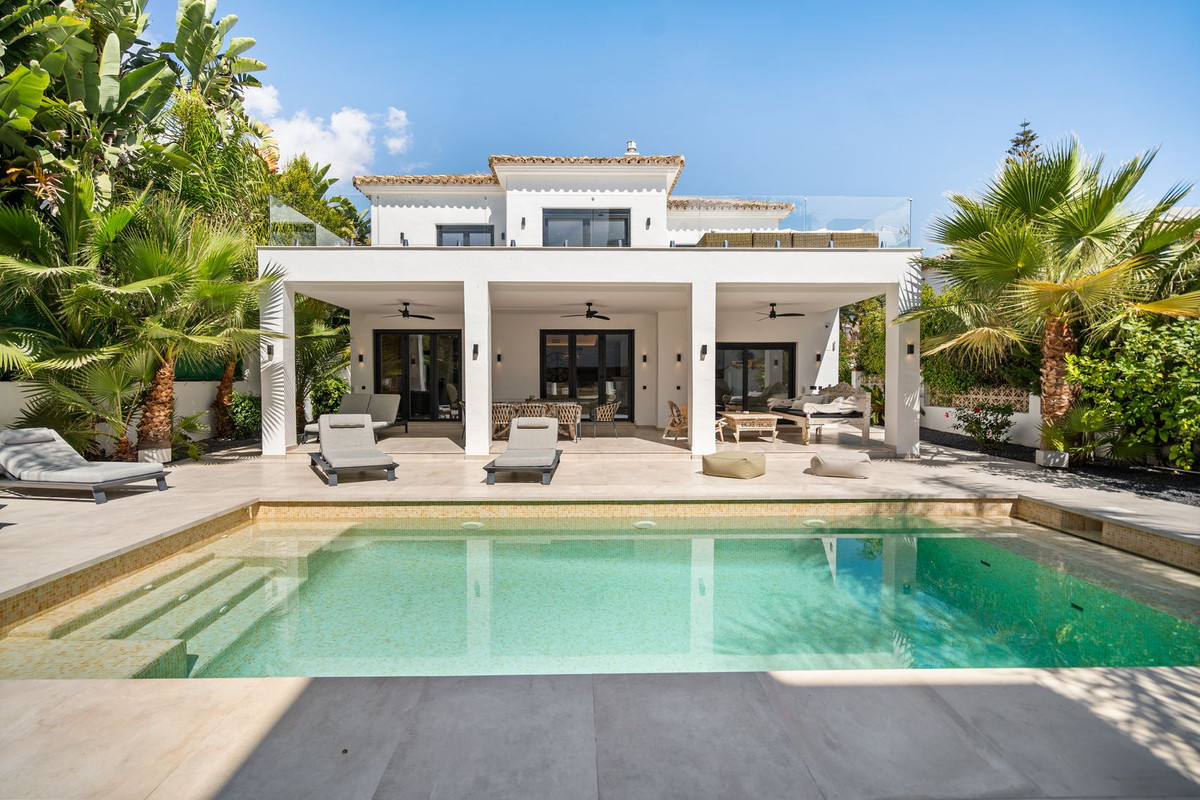 4 bedroom Villas for sale in Marbesa – R5161045