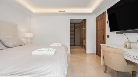 4 bedroom Villas for sale in Marbesa – R5161045