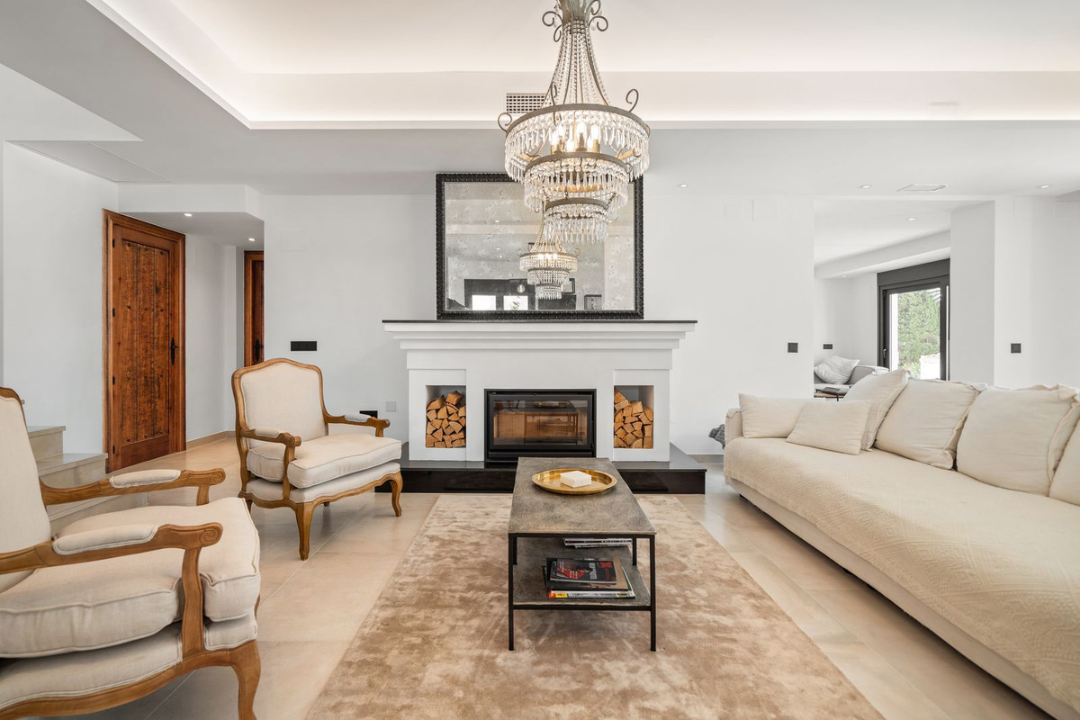 4 bedroom Villas for sale in Marbesa – R5161045