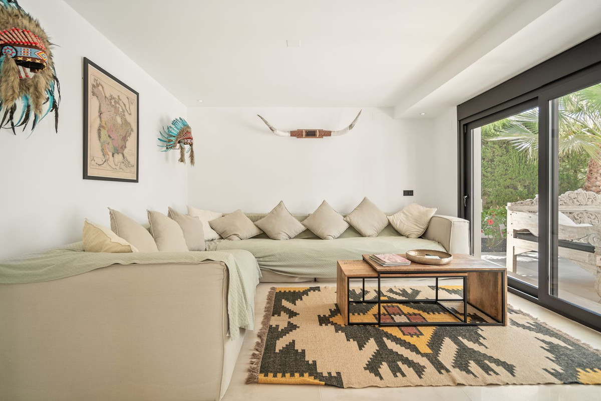 4 bedroom Villas for sale in Marbesa – R5161045