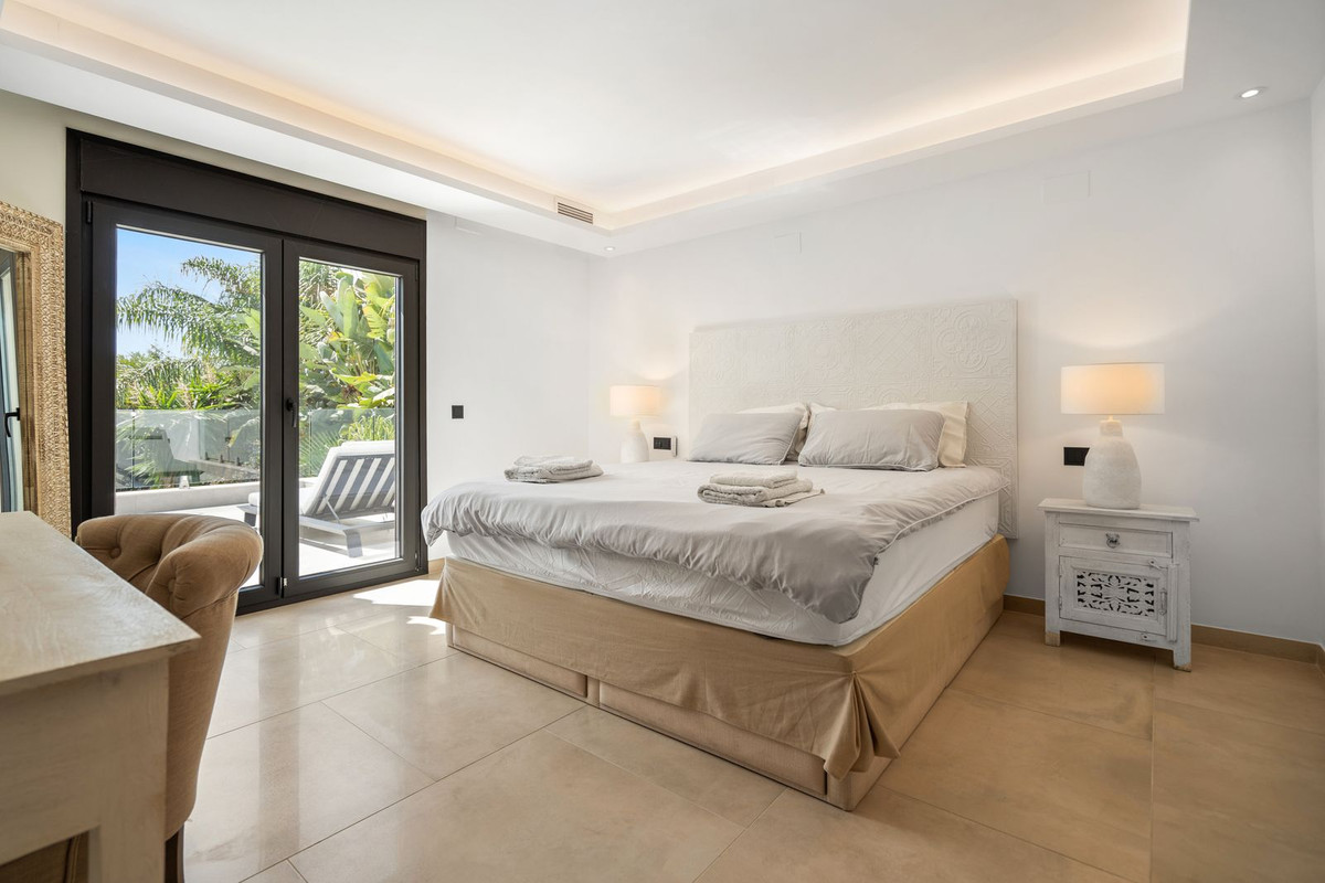 4 bedroom Villas for sale in Marbesa – R5161045