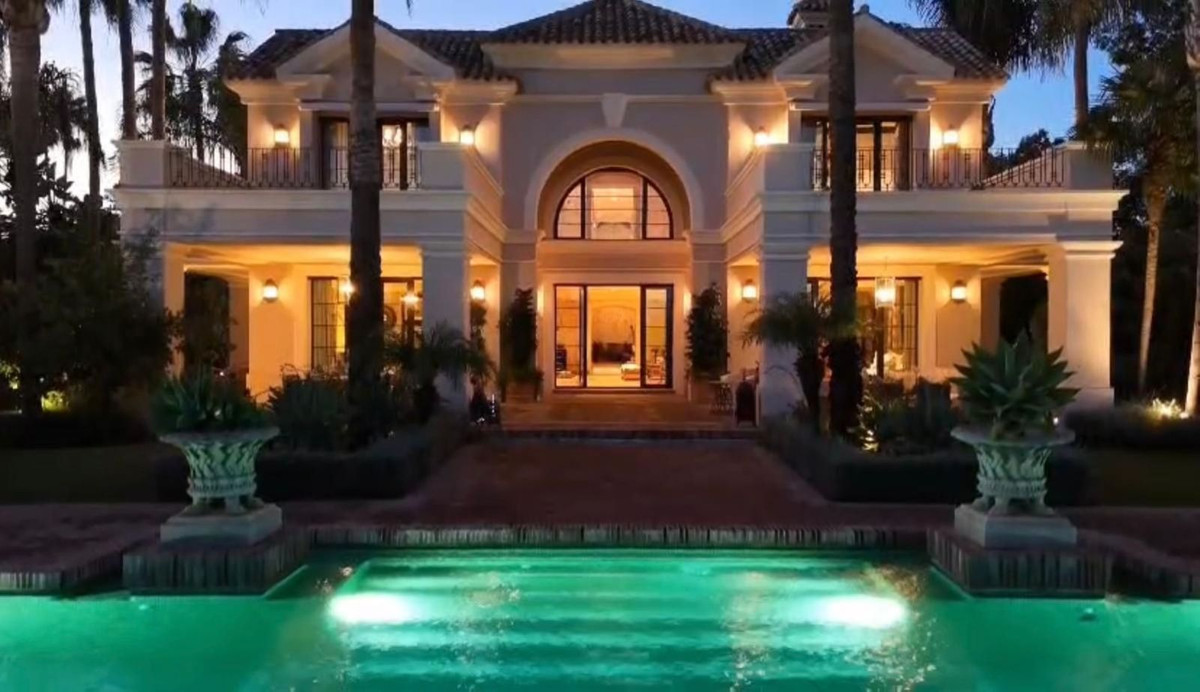 8 bedroom Villas for sale in Guadalmina Baja – R5104192