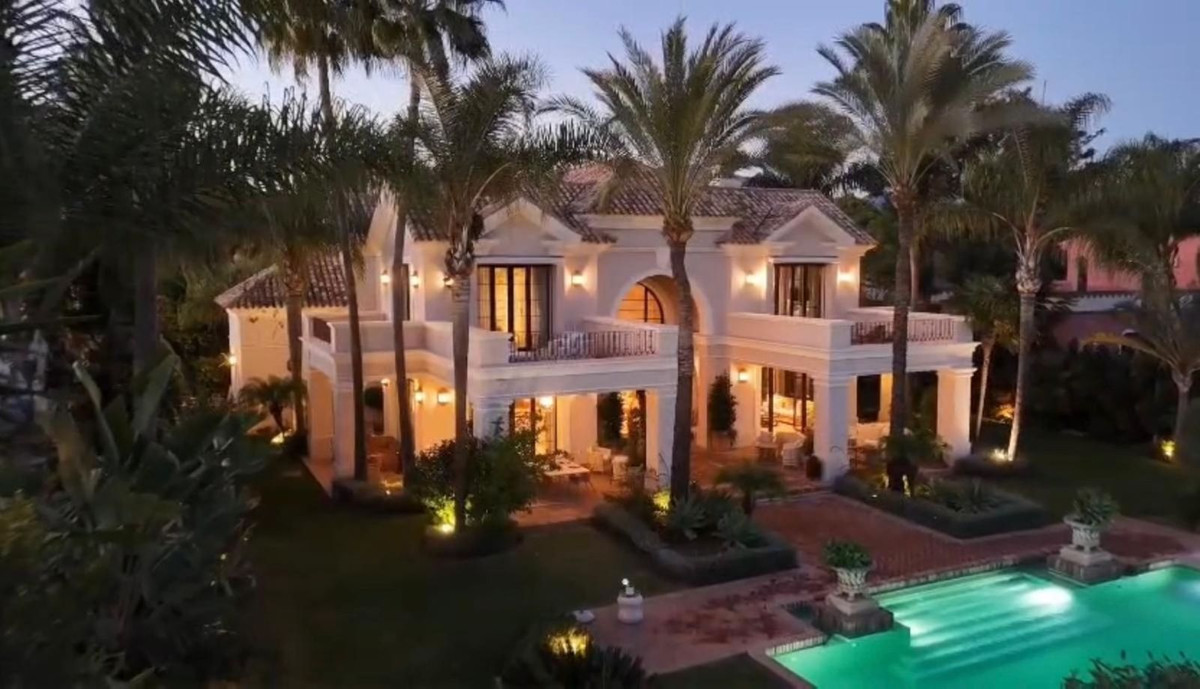 8 bedroom Villas for sale in Guadalmina Baja – R5104192