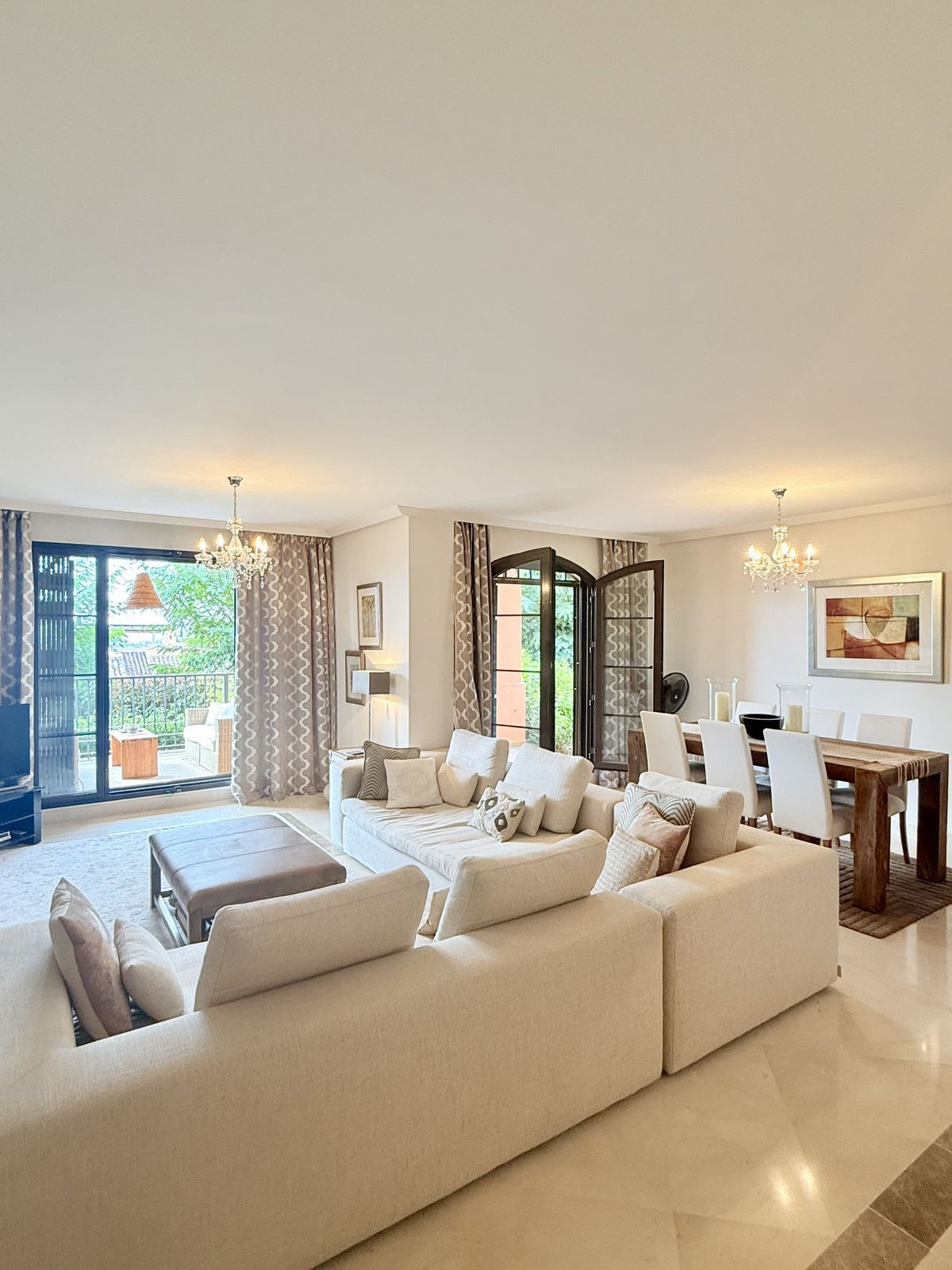 2 bedroom Apartments for sale in Los Arqueros – R5191708