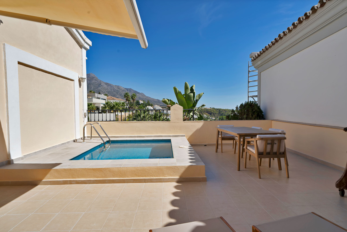 Adosados de 5 dormitorios en venta en Marbella – R5189632