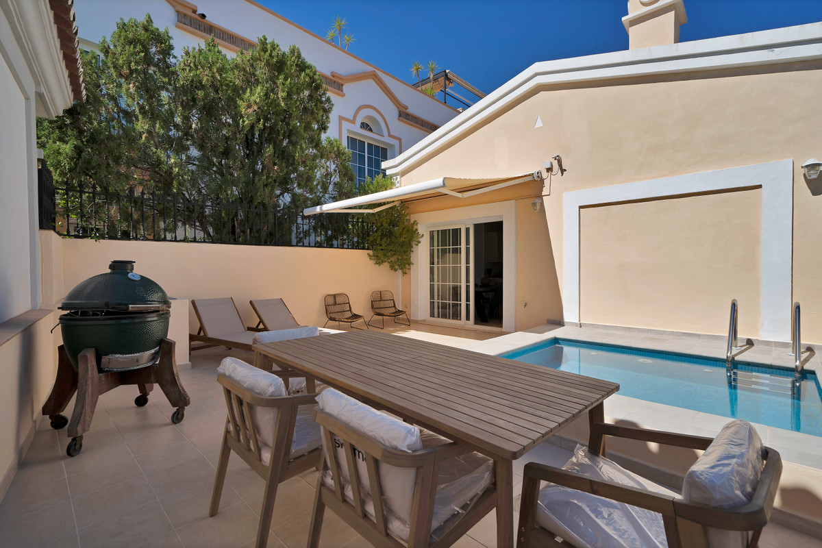 Adosados de 5 dormitorios en venta en Marbella – R5189632