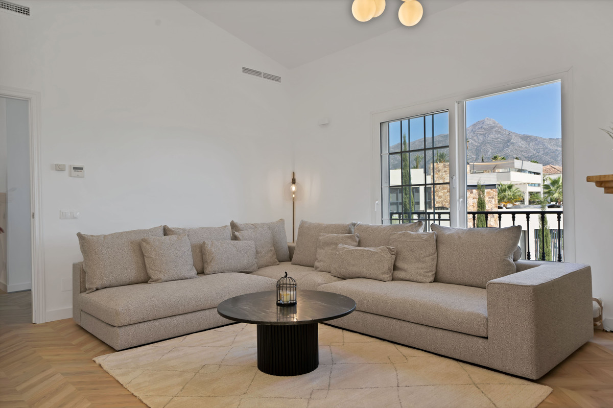 Adosados de 5 dormitorios en venta en Marbella – R5189632