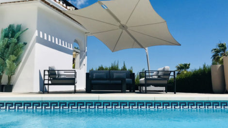 Villas de 5 dormitorios en venta en Elviria – R5200192