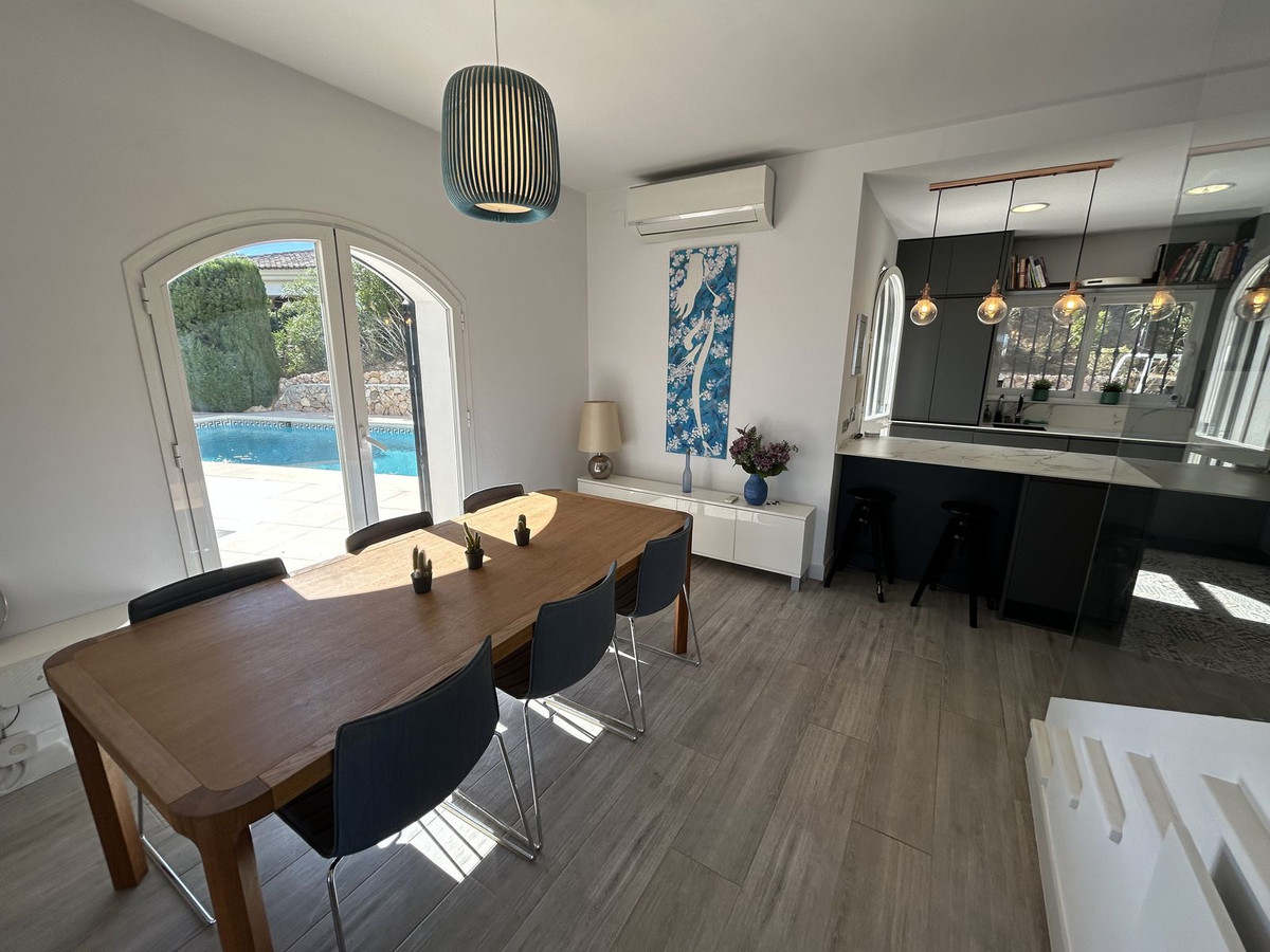 5 bedroom Villas for sale in Elviria – R5200192 5 bedroom Villas for sale in Elviria – R5200192