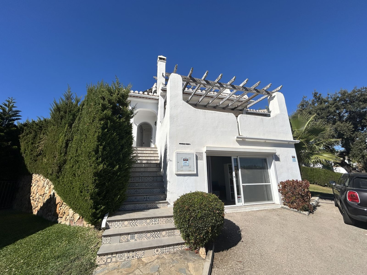 5 bedroom Villas for sale in Elviria – R5200192 5 bedroom Villas for sale in Elviria – R5200192