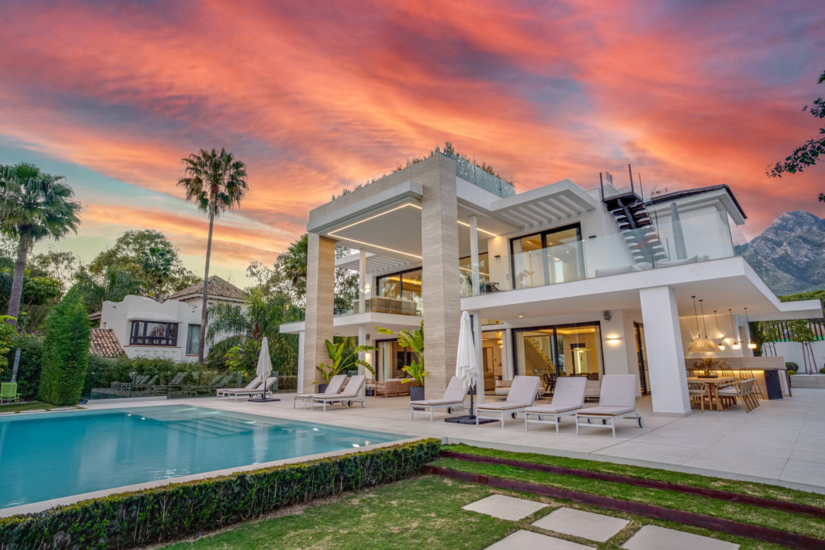 6 bedroom Villas for sale in Milla de Oro – R4709347