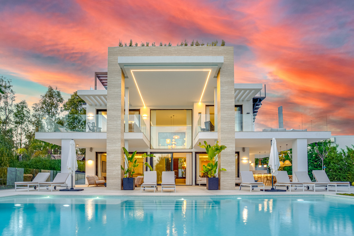 6 bedroom Villas for sale in Milla de Oro – R4709347