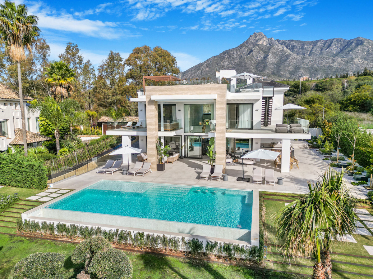 6 bedroom Villas for sale in Milla de Oro – R4709347