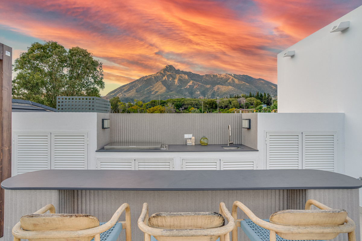 6 bedroom Villas for sale in Milla de Oro – R4709347