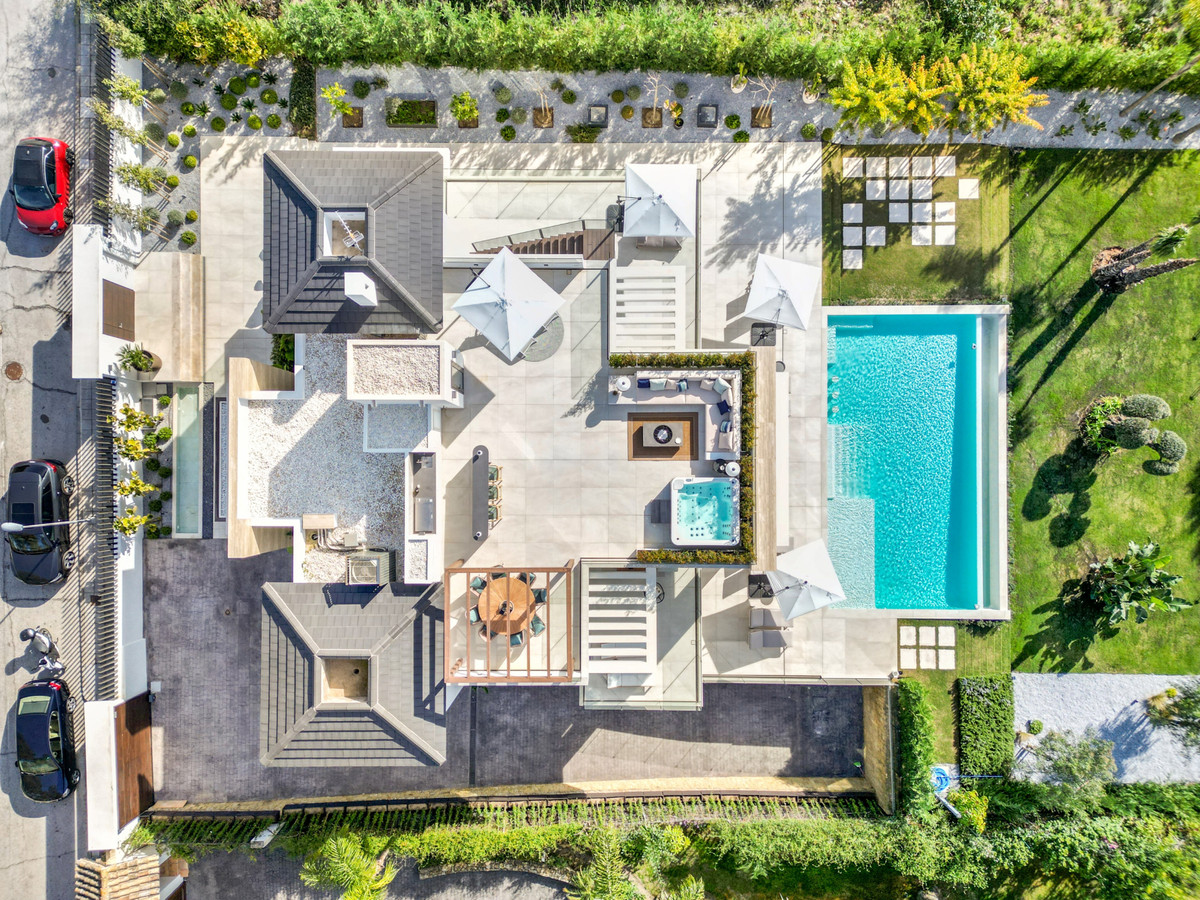 6 bedroom Villas for sale in Milla de Oro – R4709347