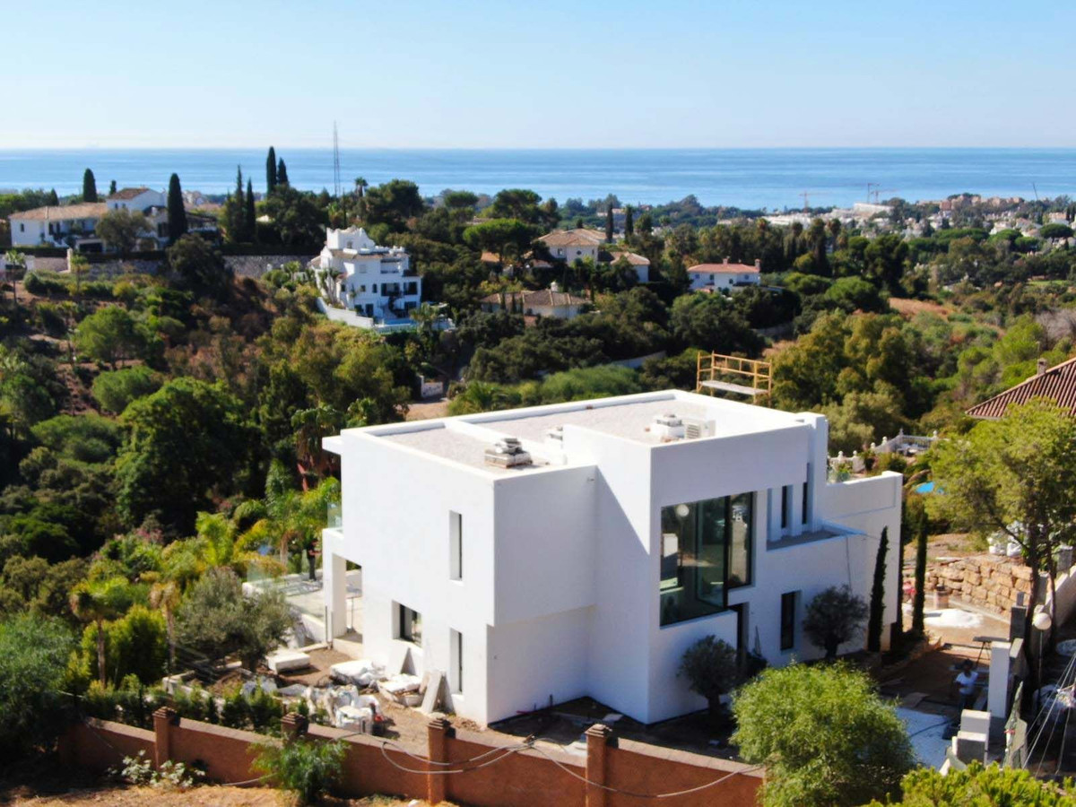 Villas de 4 dormitorios en venta en Elviria – R4976098