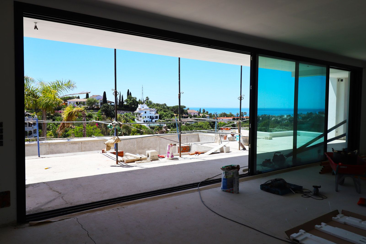 Villas de 4 dormitorios en venta en Elviria – R4976098