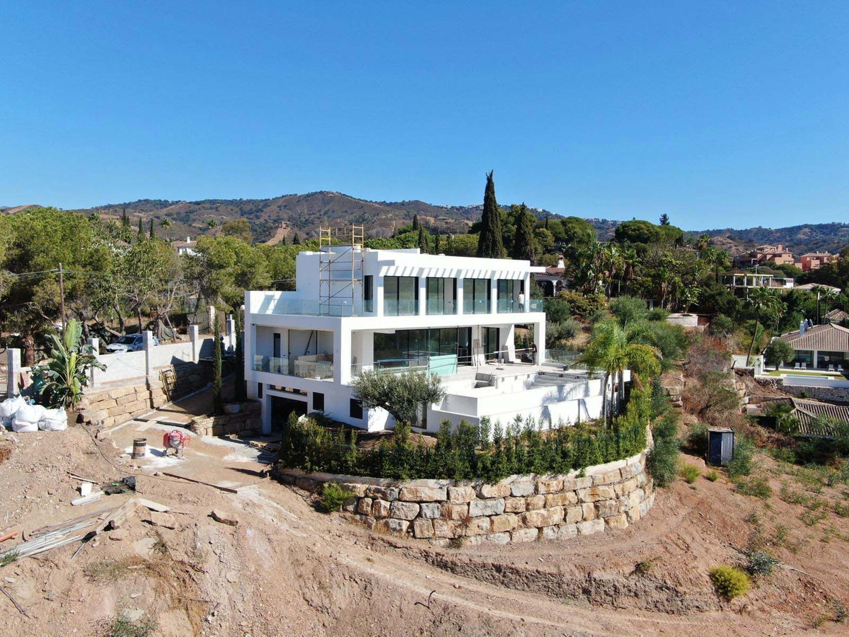 Villas de 4 dormitorios en venta en Elviria – R4976098