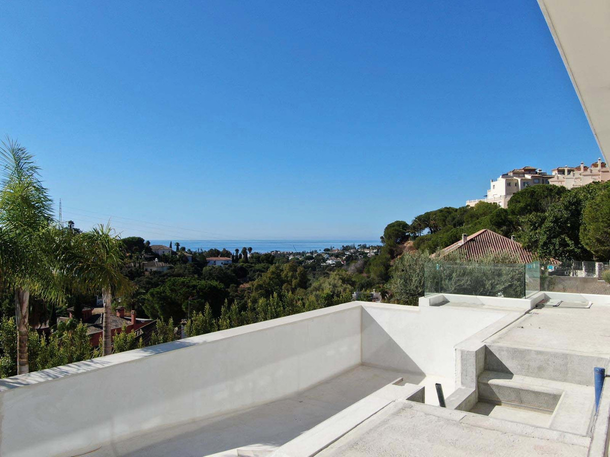 Villas de 4 dormitorios en venta en Elviria – R4976098