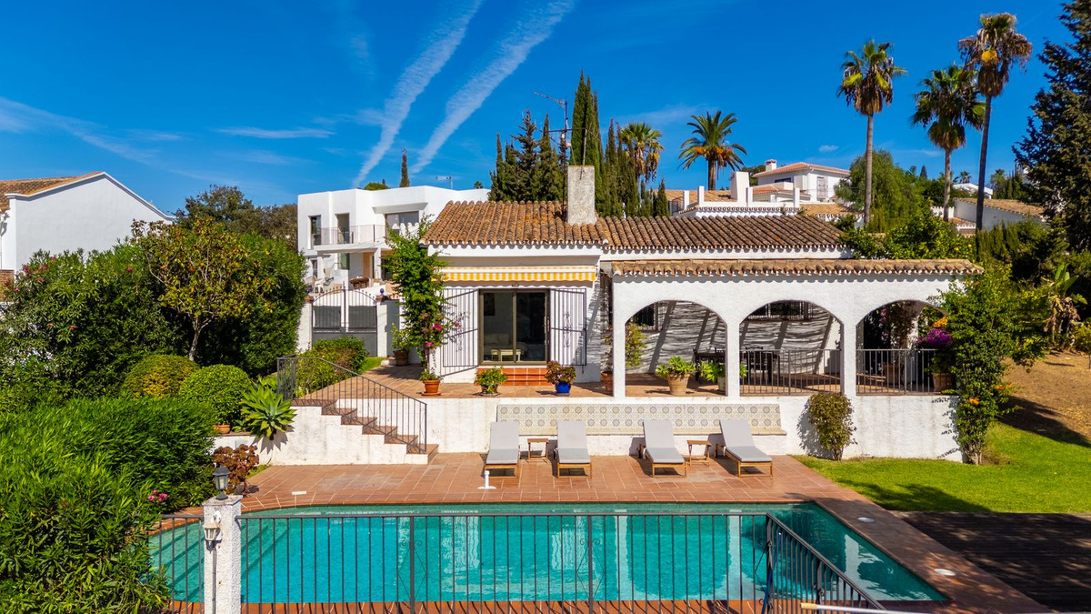 Villas de 2 dormitorios en venta en Elviria – R5198512