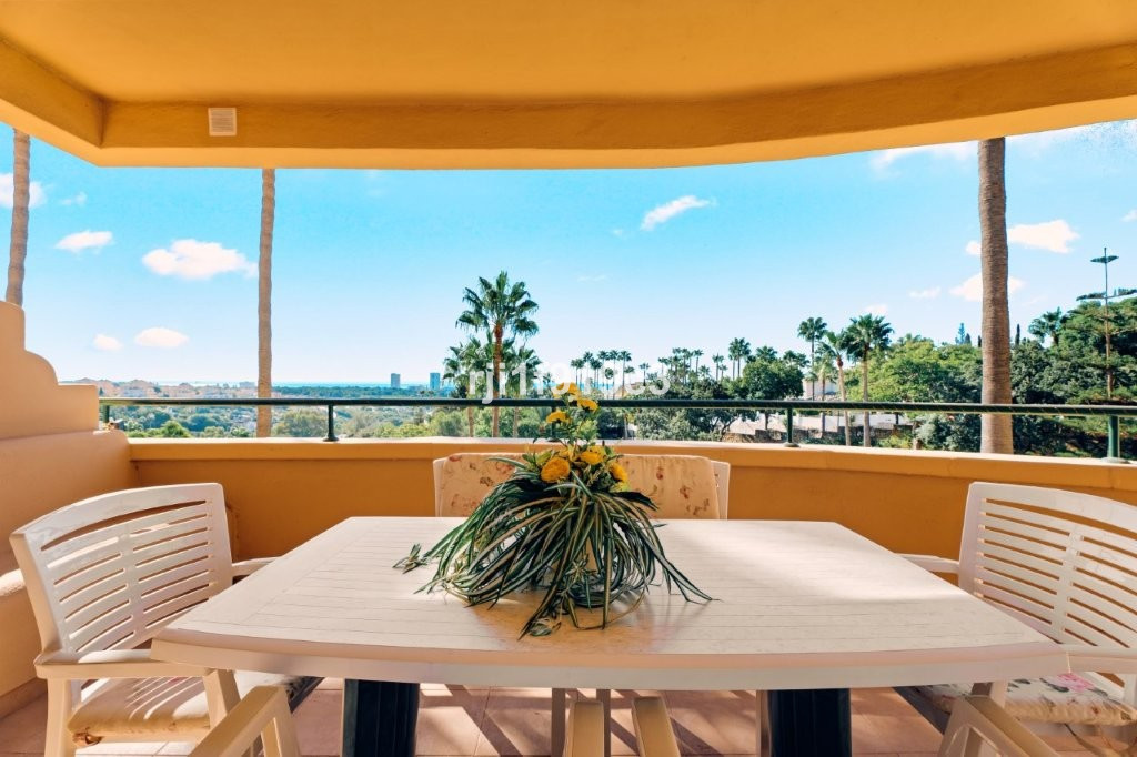 3 bedroom Apartments for sale in Elviria – R5186620