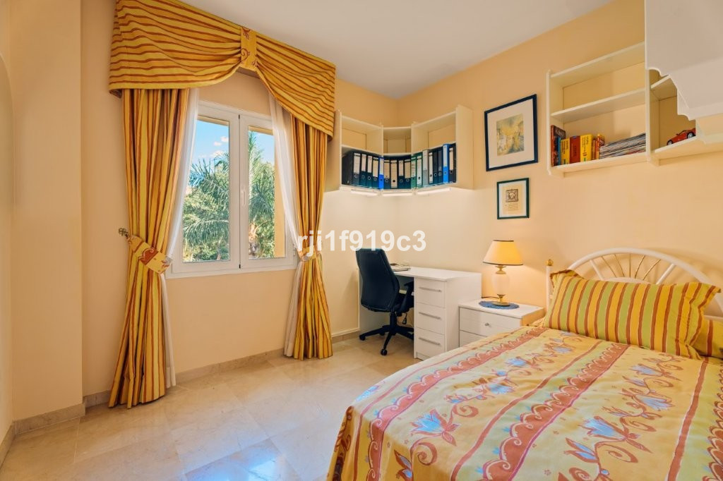 3 bedroom Apartments for sale in Elviria – R5186620