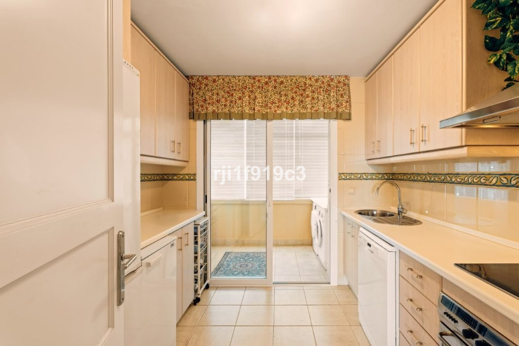 3 bedroom Apartments for sale in Elviria – R5186620